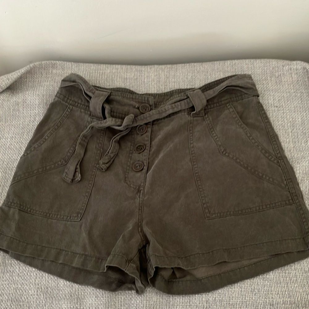 Venus belted shorts olive green